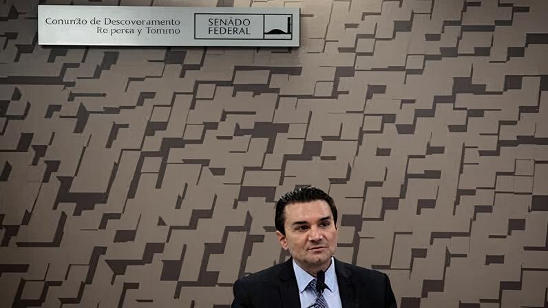 União Brasil expulsa Celso Sabino por não romper com Lula