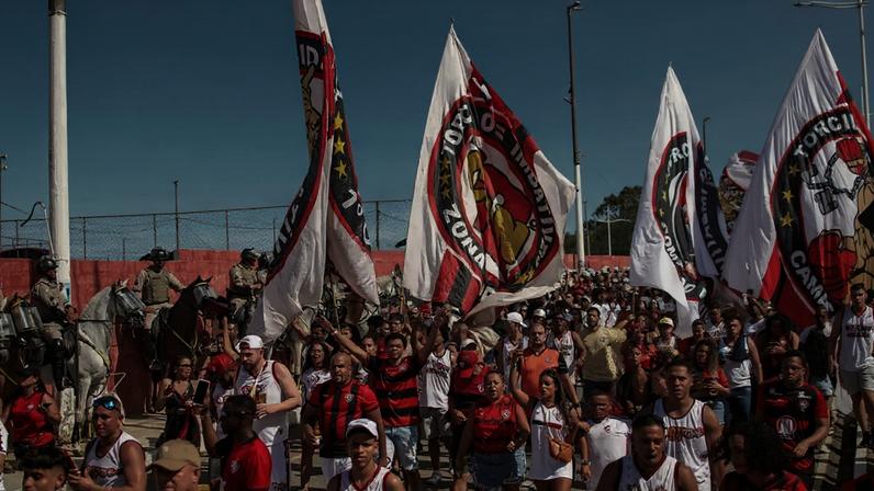 Torcida do Vitória esgota ingressos para duelo com o São Paulo