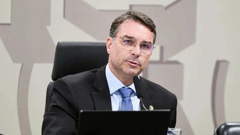 Rejeição a Flávio Bolsonaro é maior que a governadores da direita, aponta Datafolha