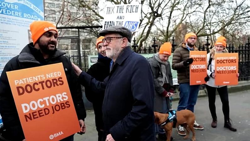 Starmer é pressionado a reentrar no Erasmus como primeiro passo com a UE