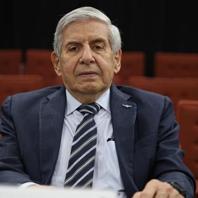 Augusto Heleno deixa comando militar para cumprir prisão domiciliar por Moraes