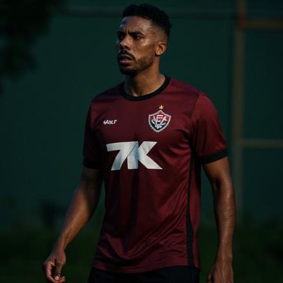 Coritiba vence concorrentes e negocia volante do Vitória
