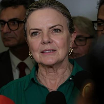 Fragiliza a legislação que protege a democracia, diz Gleisi sobre Dosimetria