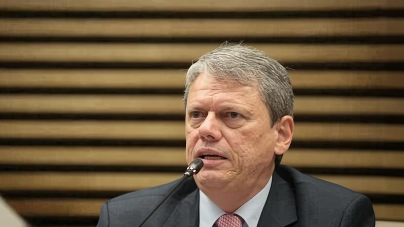 Tarcísio ignora prazo legal e pressiona pesquisadores a optar por subsídio como forma de remuneração