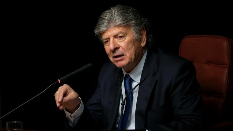 Fux agenda conciliação sobre apostas por beneficiários do Bolsa Família