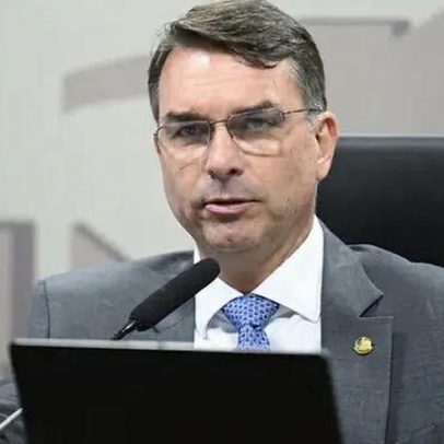 Flávio Bolsonaro cobra aprovação da anistia e busca unificar a direita