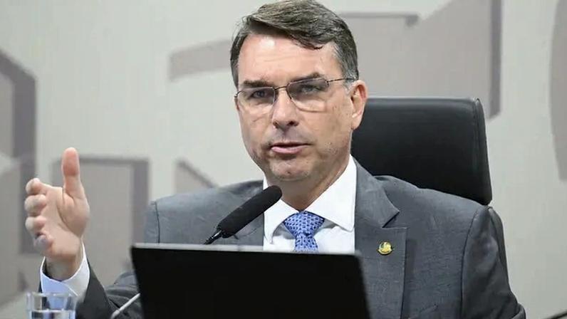 Flávio Bolsonaro inicia pré-campanha com pressão por anistia ainda em 2025. (Foto: Andressa Anholete/Agência Senad)