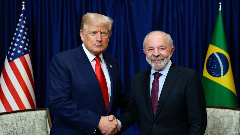 1 de 1 Presidente da República, Luiz Inácio Lula da Silva, durante Encontro com o Presidente dos Estados Unidos, Donald Trump, durante o 47ª Cúpula da Associação de Nações do Sudeste Asiático - ASEAN em Kuala Lampur, Malásia. — Foto: Ricardo Stuckert/Presidência da República