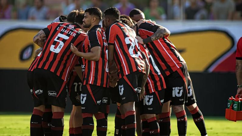 Lucas Arcanjo em treino do Vitória (Foto: Victor Ferreira / EC Vitória)