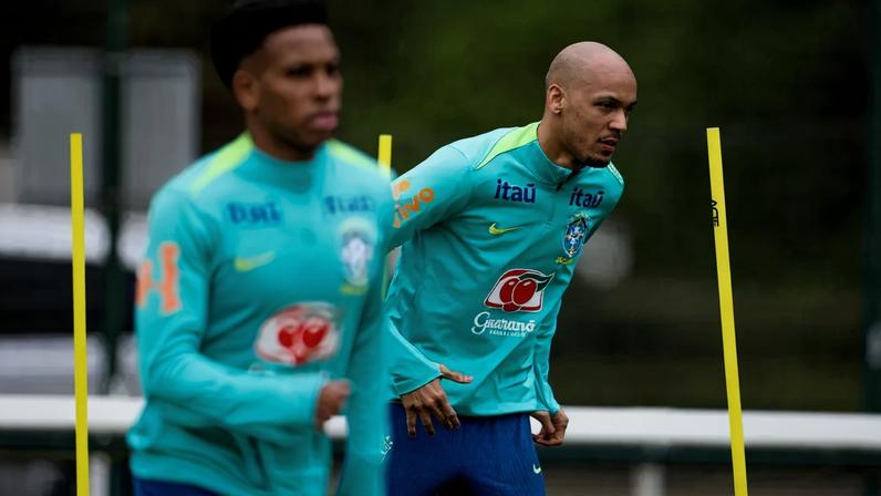 Fabinho durante treinamento da Seleção Brasileira (Foto: Rafael Ribeiro / CBF)