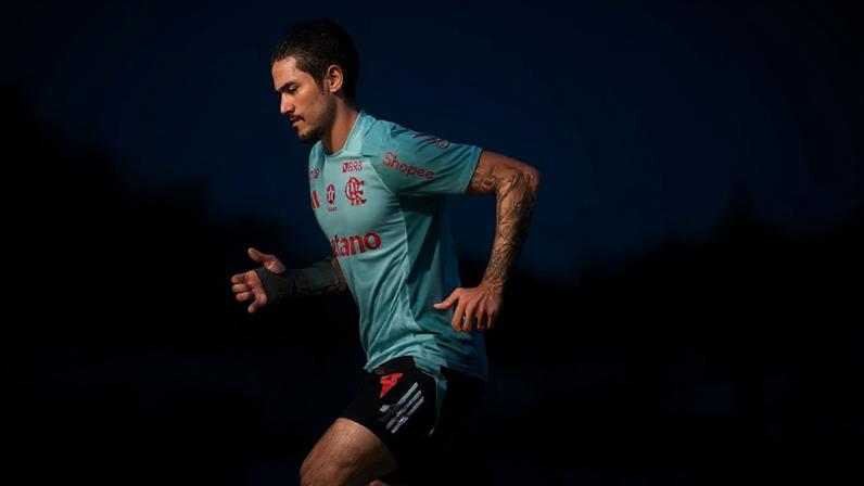 Pedro durante treino do Flamengo (Foto: Adriano Fontes/Flamengo)