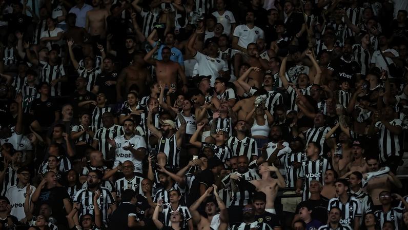 Torcida aponta necessidades do Botafogo para presentes de Natal
