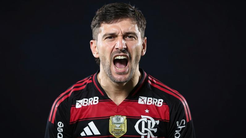 Arrascaeta, Cano e outros estrangeiros são protagonistas do Brasileirão, em um cenário com limite de até 9 “gringos” por partida. (Foto: Gilvan de Souza/Flamengo)
