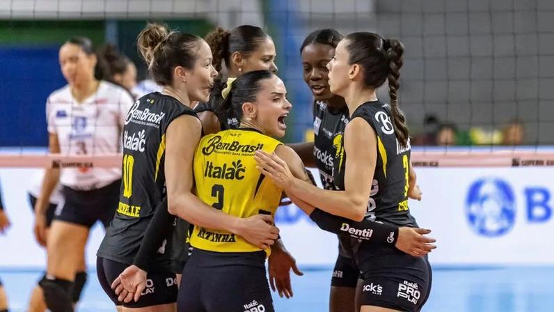 Praia Clube vence Mackenzie pela Superliga Feminina (Foto: Divulgação/ Praia Clube Uberlândia)