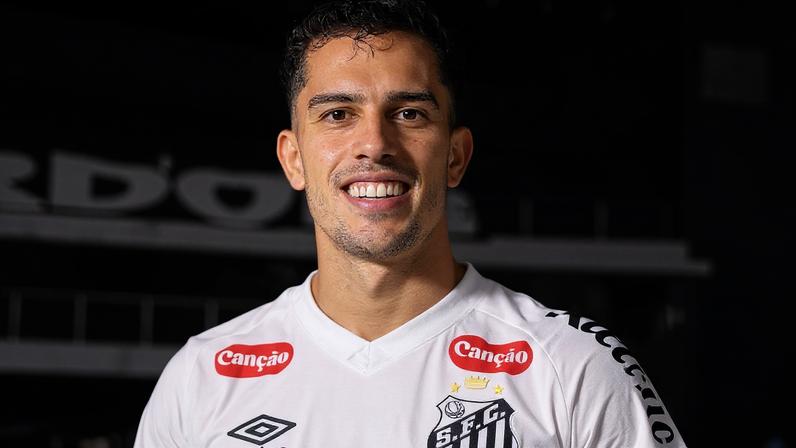Regularidade de Igor Vinícius fortalece titularidade com Vojvoda no Santos (Foto: Raul Baretta/ Santos FC)