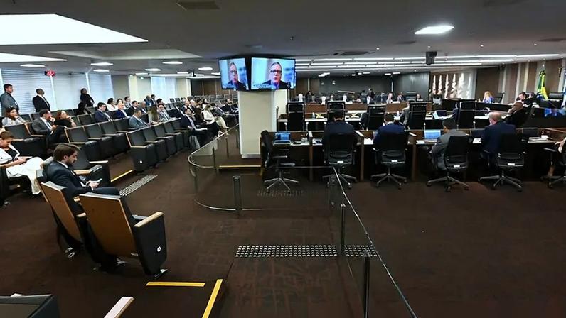 Mesmo com derrubada de adicional após repercussão negativa, Senado cria novo penduricalho a servidores do TCU. (Foto: AntonioLeal/TCU)