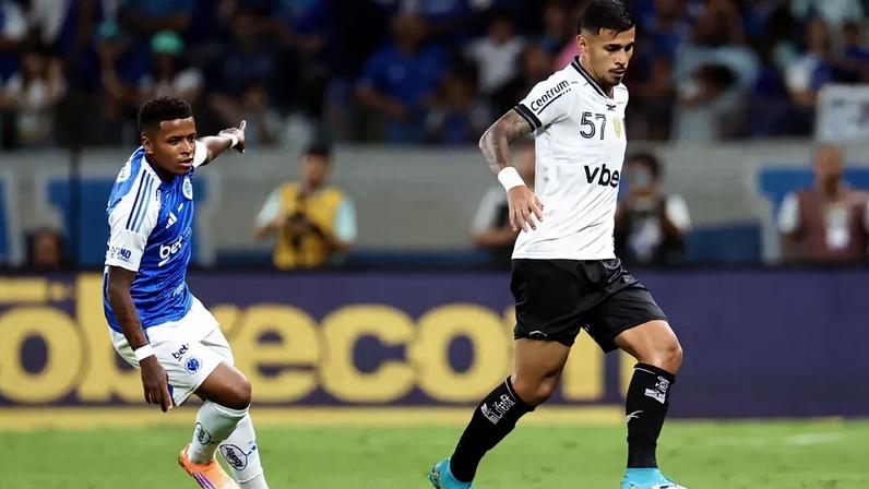 David Ricardo em ação no empate entre Cruzeiro e Botafogo (Foto: Vítor Silva)