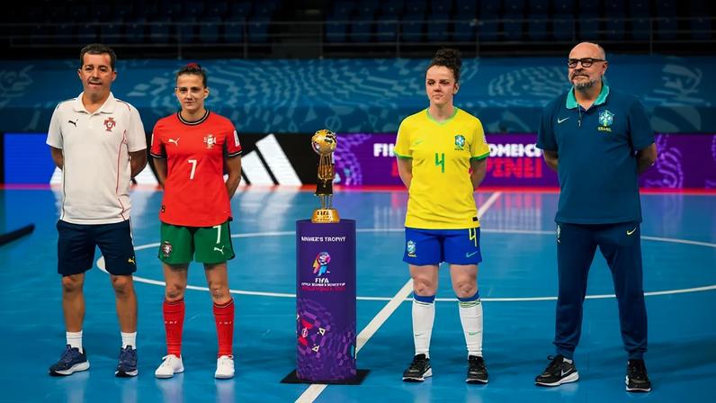Troféu da Copa do Mundo de Futsal Feminino (Foto: Fabio Souza/ CBF)