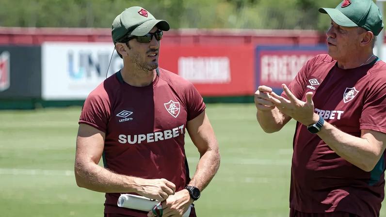 Zubeldía em treino do Fluminense no CT Carlos Castilho (Foto: Marcelo Gonçalves / Fluminense FC)