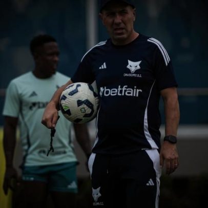 Cruzeiro faz escolha entre Arroyo e Sinisterra para jogo contra o Corinthians