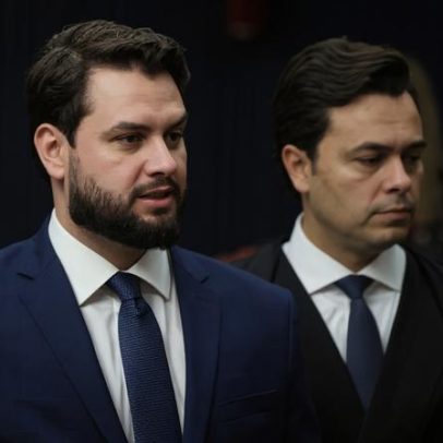 Chiquini é retirado da tribuna pela polícia sob ordem de Dino