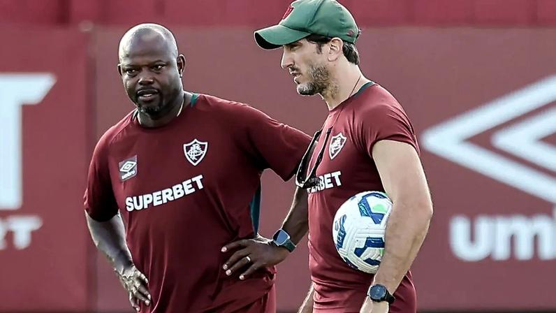 Zubeldía em treino do Fluminense no CT Carlos Castilho (Foto: Marcelo Gonçalves / Fluminense FC)