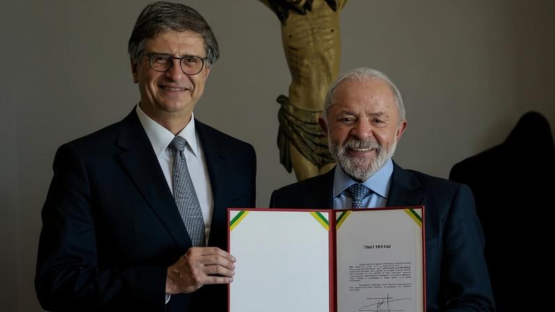 Lula assina recondução de Paulo Gonet ao comando da PGR