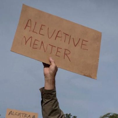 Detentos apelidados de Alligator Alcatraz enfrentam violações, diz relatório