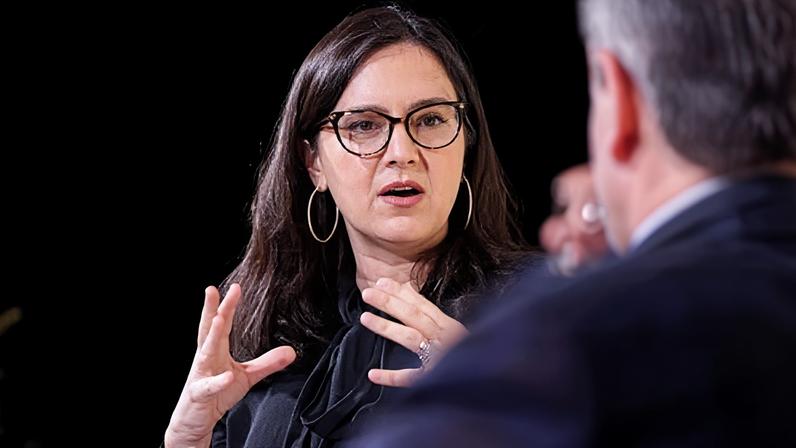 Bari Weiss defende retirada de episódio do 60 Minutes sobre prisão em El Salvador