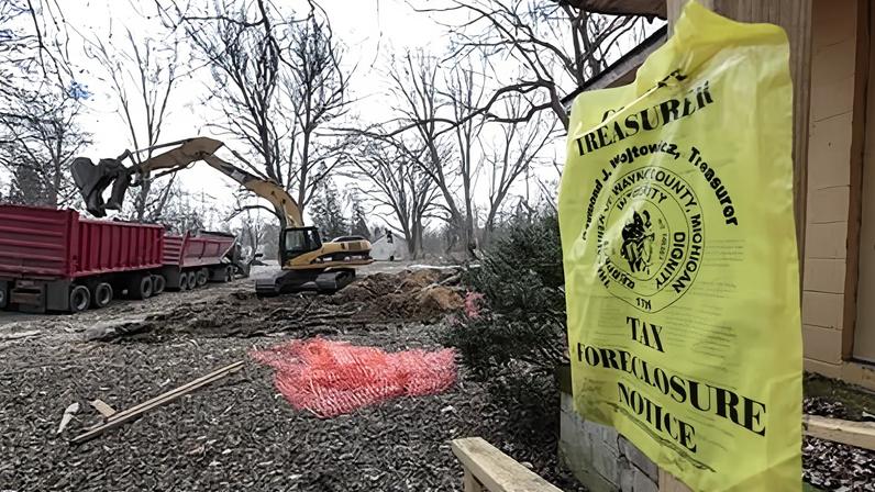 Centenas de sites de demolição de casas em Detroit podem conter terra tóxica