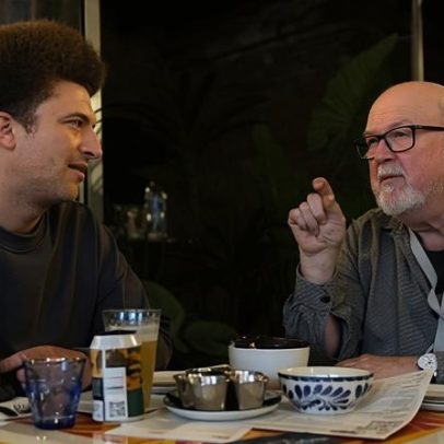 Jantar entre diferenças: irritante ser chamado de idiota por adolescente