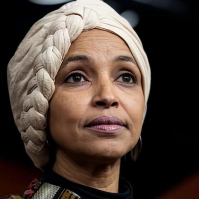 Ilhan Omar acusa Trump de ataque racista contra somalis por saber que falha