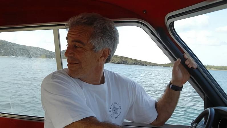 Remoção de fotos de Epstein não tem relação com Trump, afirma vice-procurador