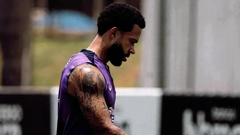 Memphis retornou aos treinamentos em campo (Foto: Reprodução/instagram/memphis)