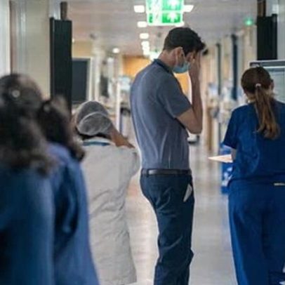 NHS enfrenta pior cenário com aumento de 55% de casos de gripe em hospitais