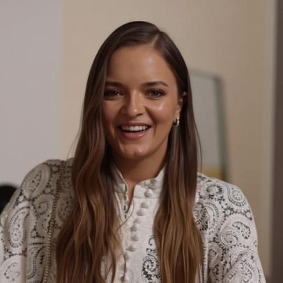 Rafaella Justus usa vestido de R$ 3,4 mil com renda paisley na festa de Natal