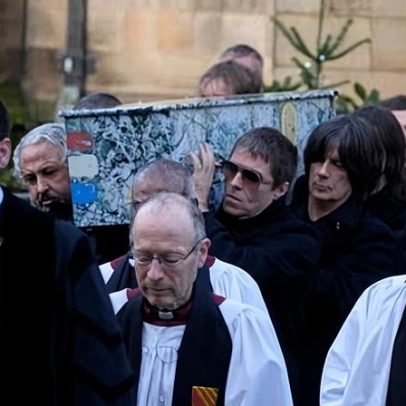 Estrelas da música e do futebol de Manchester marcam funeral de Mani