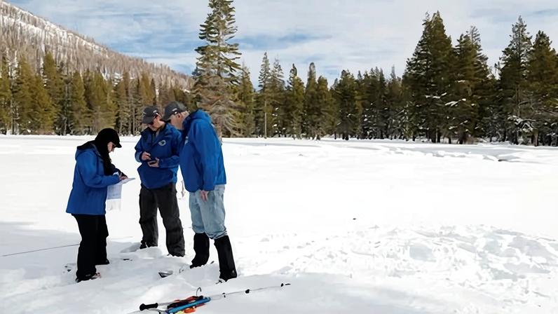 Reserva de neve da Califórnia recebe impulso com chuvas de dezembro