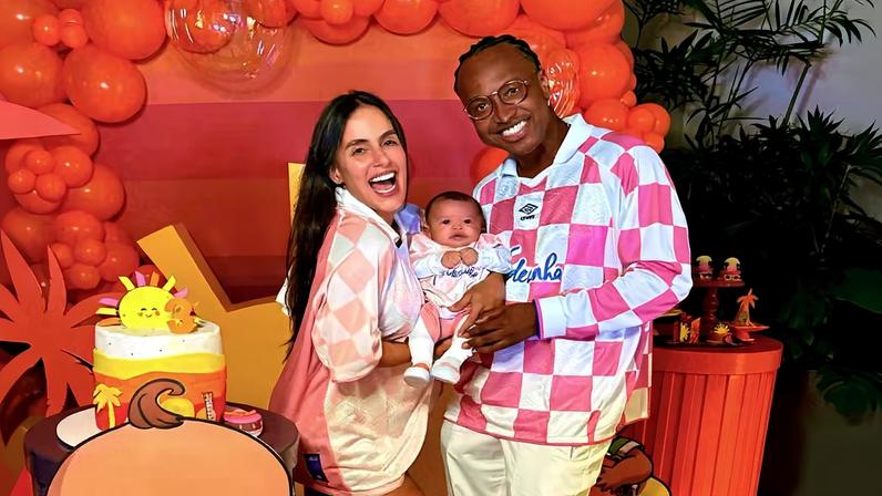Carol Peixinho e Thiaguinho reúnem a família em mesversário de Bento com tema Tardezinha — Foto: Reprodução/Instagram