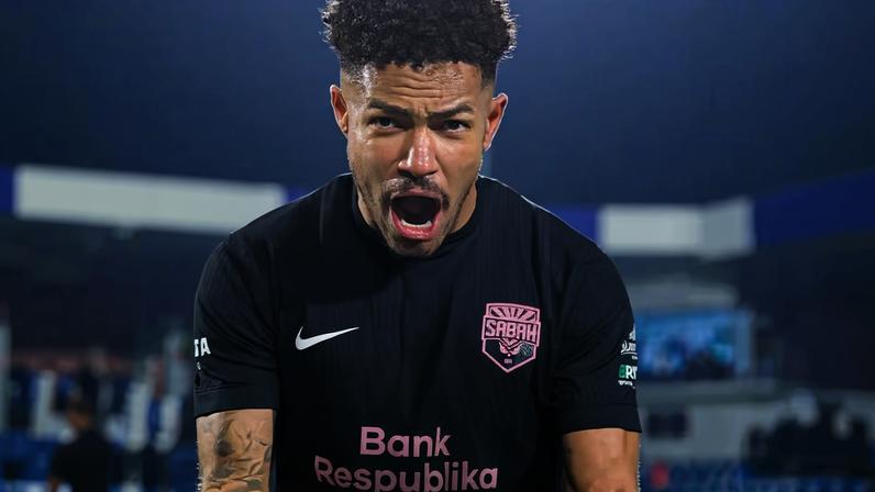 Nogueira comemora a vitória do Sabah sobre o Qarabag — Foto: Sabah/Divulgação
