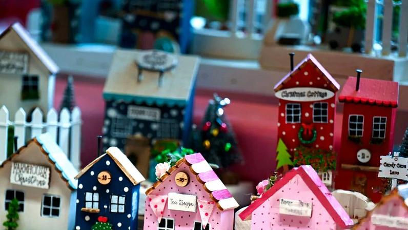 Sellers making extra money by running a stall at a Christmas market may need to tell HMRC about their earnings.
