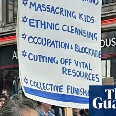 Polícia Metropolitana paga £7.500 a mulher presa por cartaz de protesto sobre Gaza