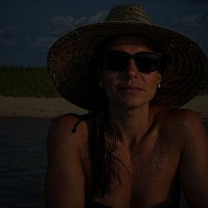 Mansão à beira-mar de Ivete Sangalo destaca estética elegante