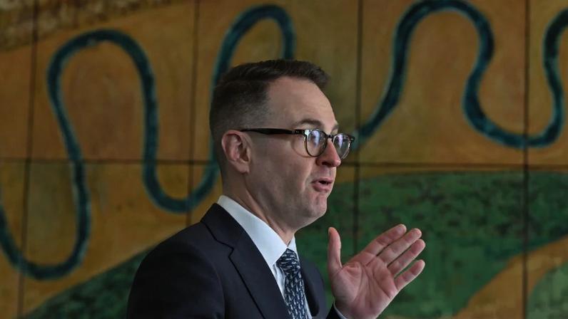 Bragg afirma que quintal pode caber em casa nova ou granny flat