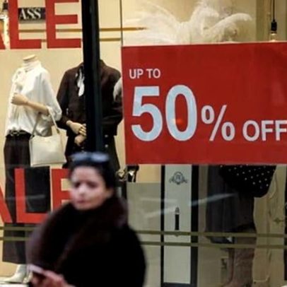 Consumidores britânicos ainda relutantes em gastar rumo a 2026, diz KPMG