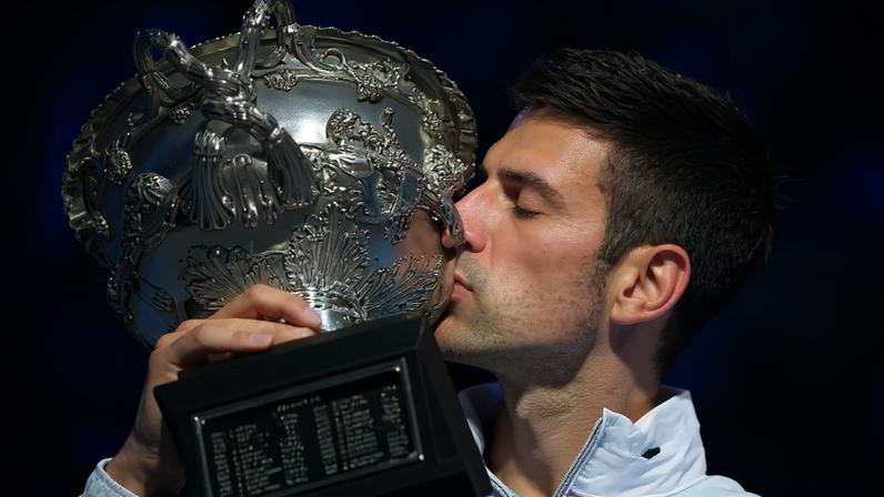 Novak Djokovic em um de seus 10 títulos do Australian Open (WILLIAM WEST / AFP)