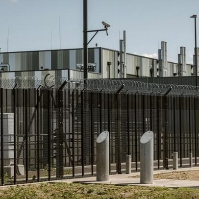 Boom de IA em 2025 gerou emissões de CO2 e consumo de água, aponta pesquisa