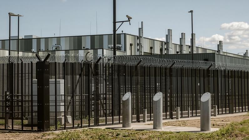 Boom de IA em 2025 gerou emissões de CO2 e consumo de água, aponta pesquisa