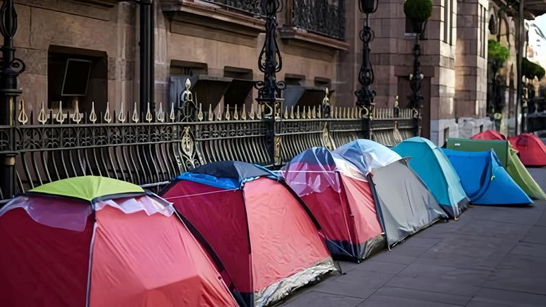 Milhares passam o Natal nas ruas enquanto governo adia despejos de refugiados