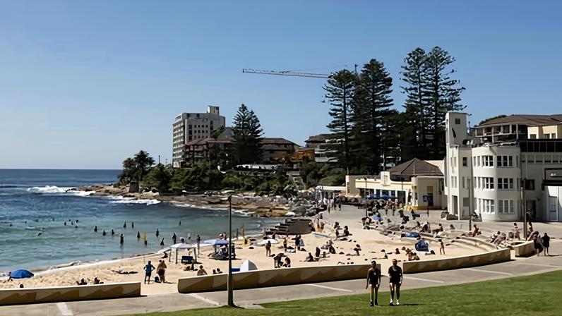Homem é preso por incitar violência racista em Cronulla após ataque em Bondi